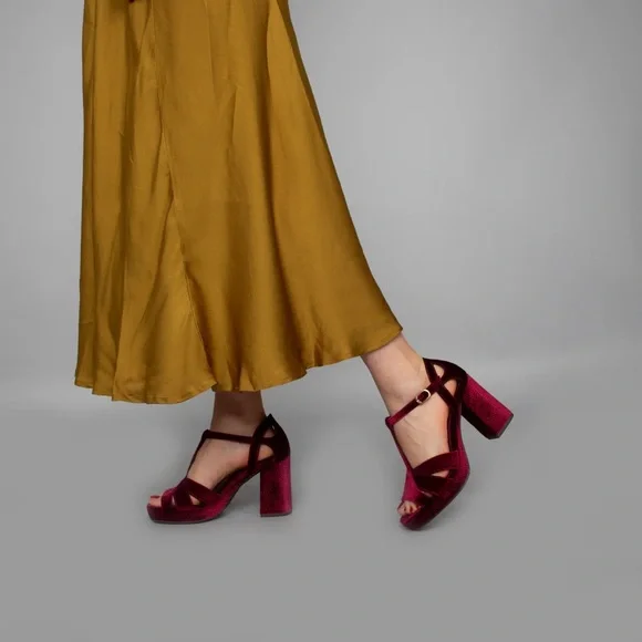 Esska Valerie Heels in Raspberry Velvet - Picture 8 of 10